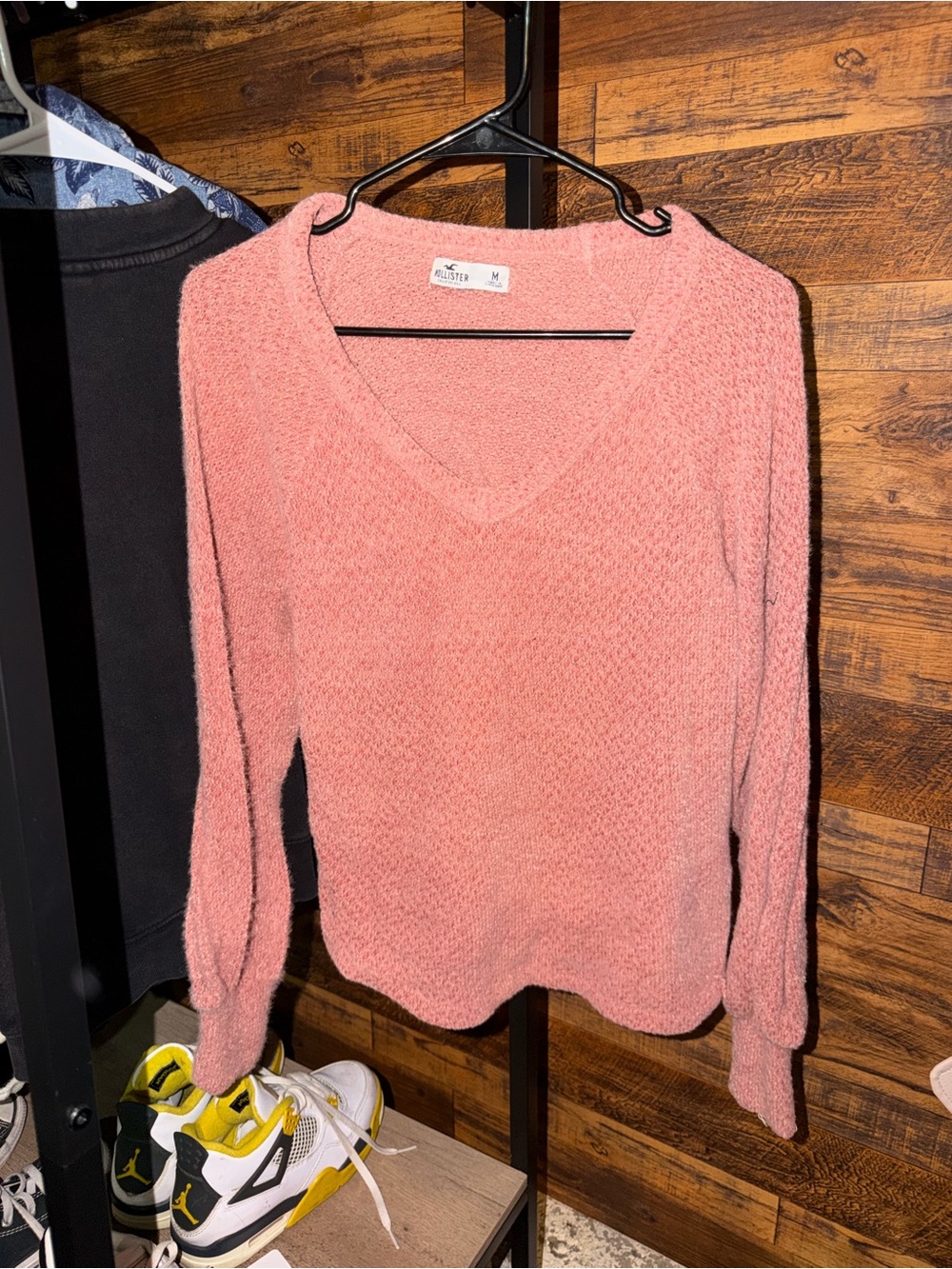 Hollister Women's V-Neck Sweater in Dusty Pink
